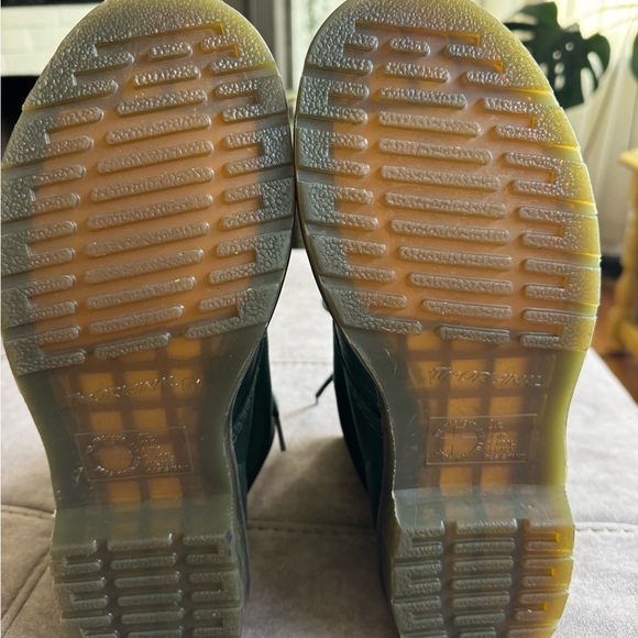 Iconic Dr. Martens Forest Green Leather Boots - Picture 3 of 7